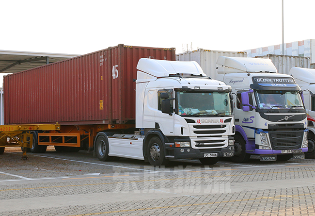 深圳到香港物流包稅進(jìn)口須知；深圳到香港物流-香港物流專線-中港貨運(yùn)物流運(yùn)輸專線-佛山到香港物流專線-一般貿(mào)易進(jìn)出口報(bào)關(guān)代理-倉(cāng)儲(chǔ)配送-深圳市東勝物流有限公司