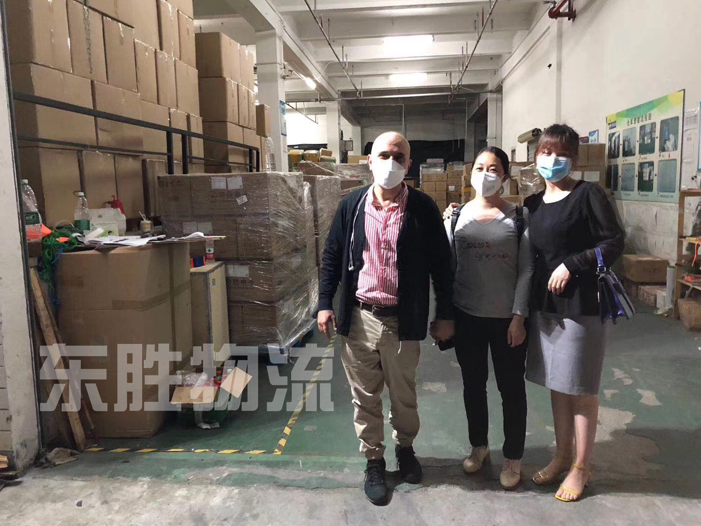 意大利客戶口罩出口運(yùn)輸?shù)轿宜緜}(cāng)庫(kù)考察，現(xiàn)場(chǎng)圖